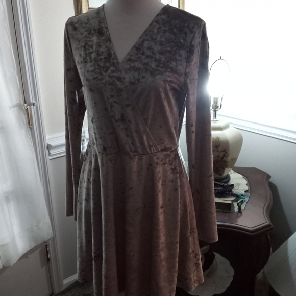 Forever 21 Dresses & Skirts - Silver gray crushed velvet wrap dress nice stretchy fit